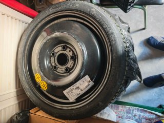 3 Llantas Toyota 16 y una rueda de repuesto
