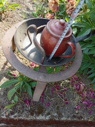 Trébede de hierro fundido