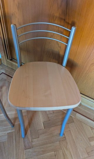 Taburete de madera y metal