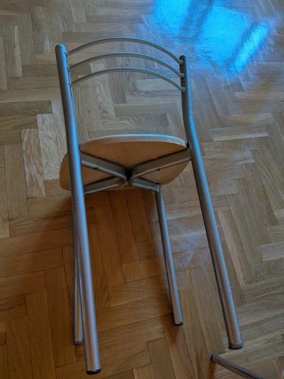 Taburete de madera y metal