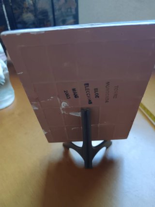 Socarrat valenciano con dibujo de torre