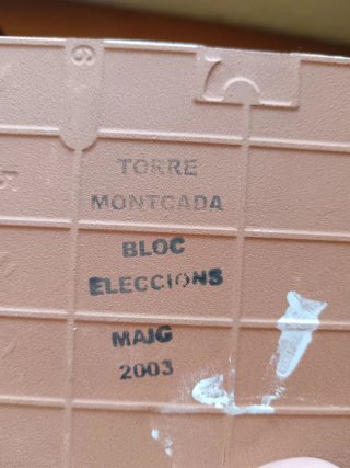 Socarrat valenciano con dibujo de torre