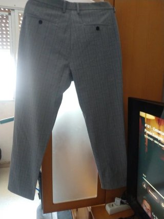 Pantalón de vestir gris con rayas T-M