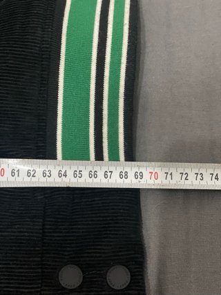 Chaqueta Zara Negra y Verde con parches