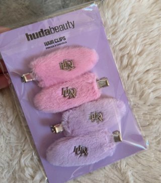 Huda Beauty Pinzas para el pelo peludas