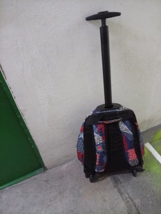 Mochila con estampado colorido