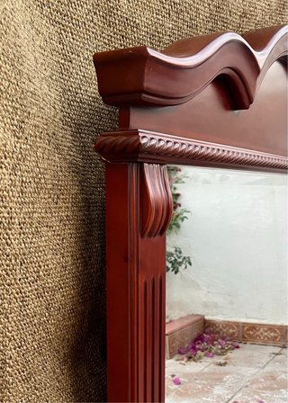 Specchio in legno con modanature per comodino, camera da letto o bagno