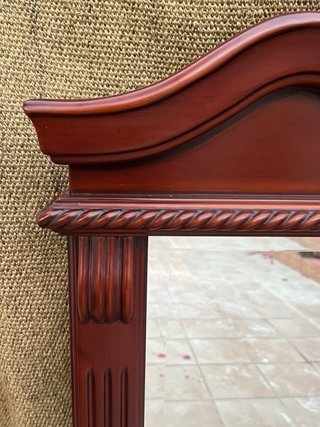Specchio in legno con modanature per comodino, camera da letto o bagno