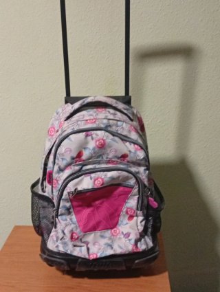 Mochila con ruedas y estampado floral