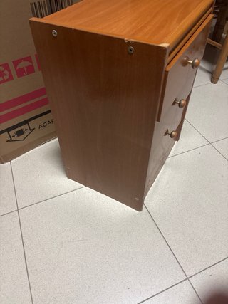 Mesita de noche de madera