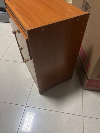 Mesita de noche de madera