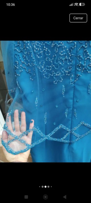 Vestido de fiesta azul con pedrería