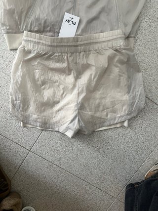 Set Antivento e Pantaloncini da Corsa Beige