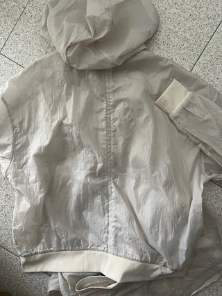 Set Antivento e Pantaloncini da Corsa Beige