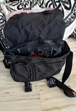 Borsa tracolla Sweet Years nera con cuore rosso