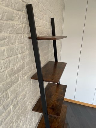 Estanteria en escalera estilo industrial