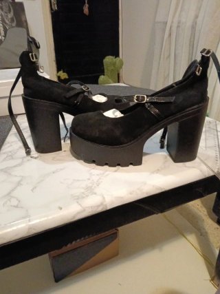 Zapato tacón ancho terciopelo negro