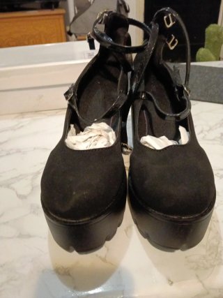 Zapato tacón ancho terciopelo negro