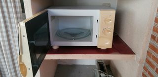 Microondas blanco y beige Moulinex