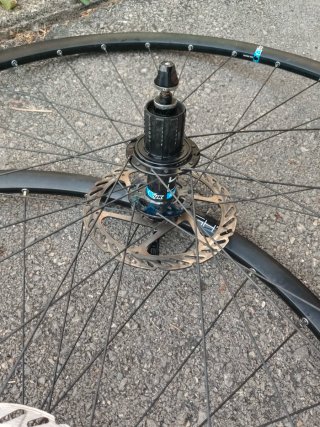 Par de ruedas Kinesis Crosslight CX Disc 700c