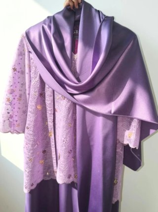 Vestido morado con lentejuelas