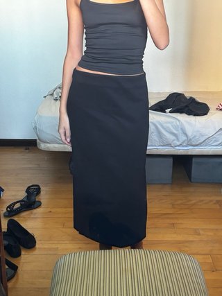 Falda midi Zara negra