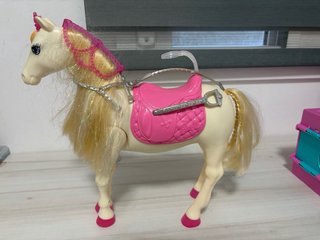 Caballo Barbie con música y movimiento