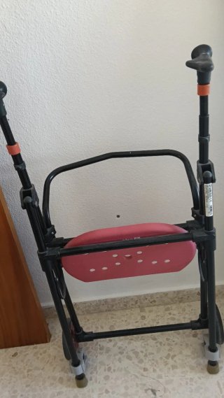 Andador ortopédico con asiento