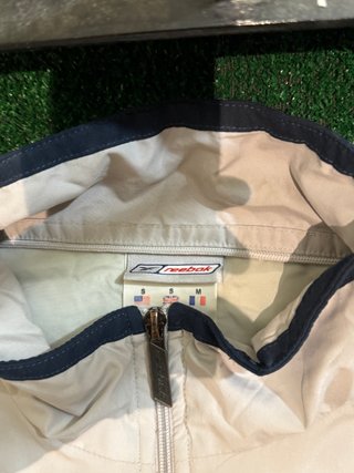 Chaqueta Reebok Vintage Beige y Negra