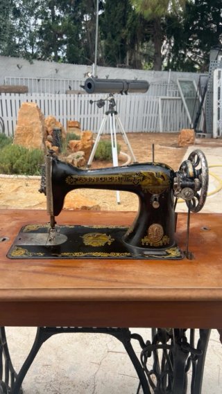 Máquina de coser Singer antigua