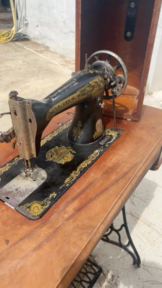 Máquina de coser Singer antigua