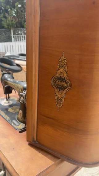 Máquina de coser Singer antigua