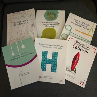 Libros de grado medio de auxiliar de enfermería