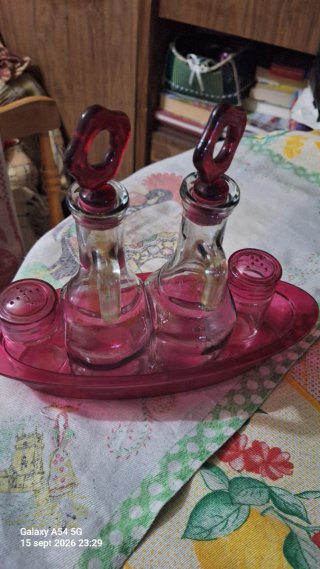 Juego Vinagrera Aceitera Cristal Soporte Rojo