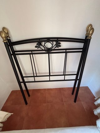 Cabecero de forja negro y dorado. Tengo 2