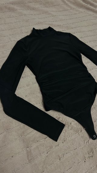 Body negro manga larga cuello alto Bershka
