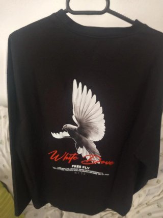 Camiseta negra manga larga White Dove