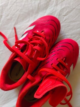 Botas de fútbol Adidas Predator Rojas Para niño