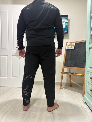 Pantaloncini da corsa Nike e felpa neri