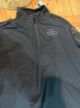Pantaloncini da corsa Nike e felpa neri