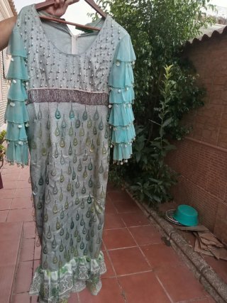 Vestido fiesta verde con pedrería
