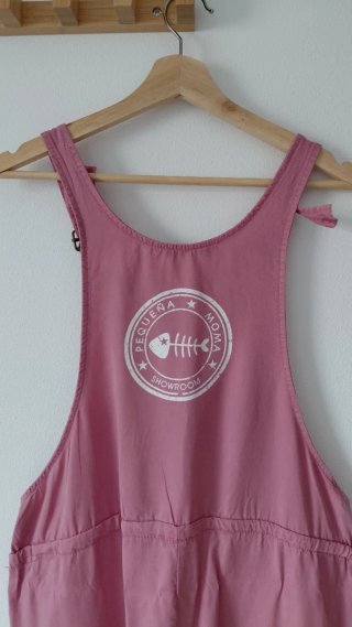 Peto rosa con estampado de pez