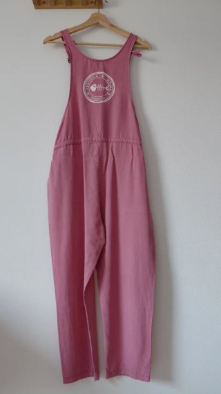 Peto rosa con estampado de pez