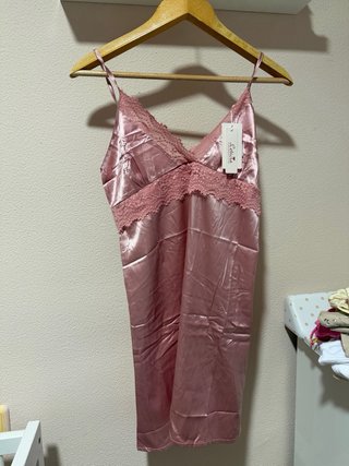 Camisón rosa con encaje