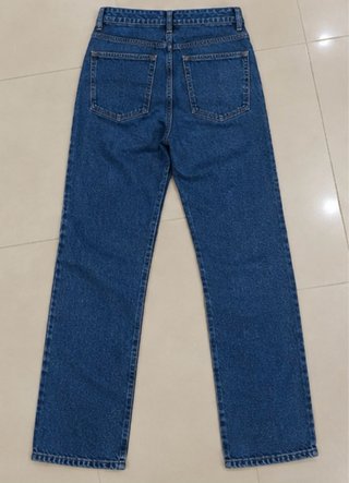 Pantalón vaquero recto azul con bolsillo