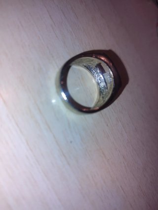 Anillo con inicial G y circonitas