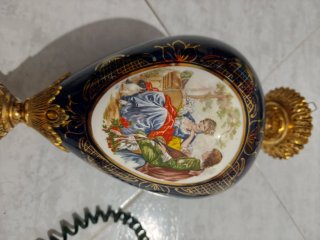 Lámpara antigua de cerámica y metal