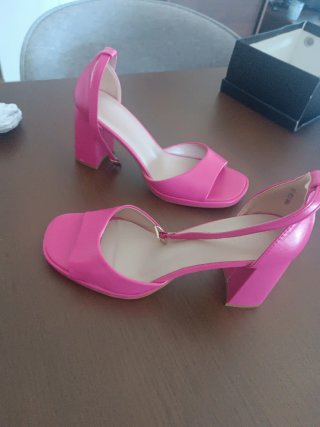 Sandalias de tacón rosa