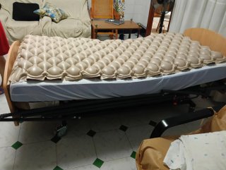 Cama eléctrica hospitalaria con colchón
