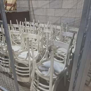 Sillas de mimbre y mesa